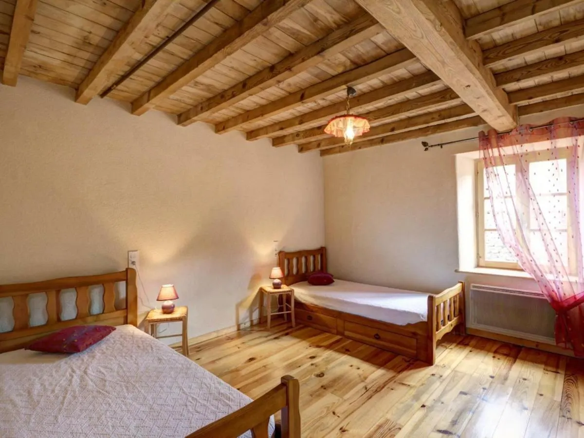 Gite Charmant Avec Cheminee, Terrasse, Et Jardin Prive A Saint-Just-En-Bas - Fr-1-496-19 Holiday home